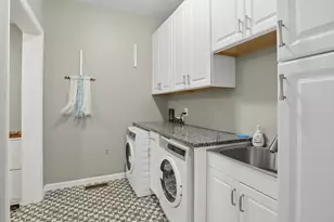 112 Pineland Ave, Worcester, MA 01604 - Photo 35