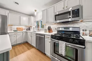 22 Edgewater Dr, Plymouth, MA 02360 - Photo 3