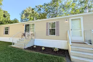 36 Presidential Cir, Warren, MA 01083 - Photo 3