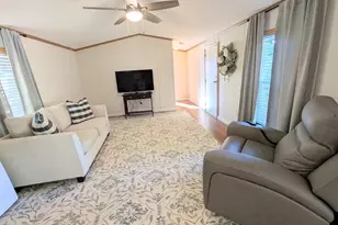 36 Presidential Cir, Warren, MA 01083 - Photo 5