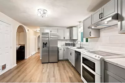11 Elmwood Dr, Berkley, MA 02779 - Photo 3