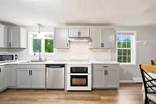 11 Elmwood Dr, Berkley, MA 02779 - Photo 3