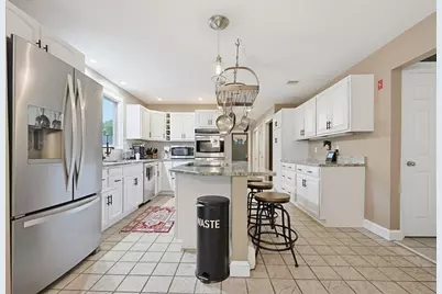 24 Rhodes St, Plainville, MA 02762 - Photo 5