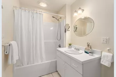 7 Regent Cir #3, Brookline, MA 02445 - Photo 15
