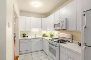 7 Regent Cir, Brookline, MA 02445 - Photo 11