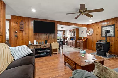 25 Beacon St, Amesbury, MA 01913 - Photo 11