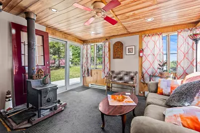 25 Beacon St, Amesbury, MA 01913 - Photo 19