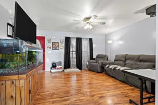 25R Beacon St, Amesbury, MA 01913 - Photo 3