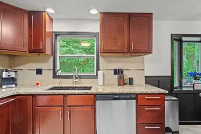 24 Helena St, Ludlow, MA 01056 - Photo 11