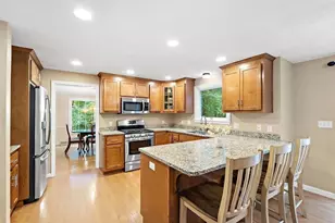 39 Jackson Cir, Franklin, MA 02038 - Photo 7