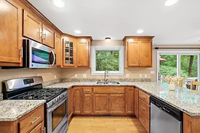 39 Jackson Cir, Franklin, MA 02038 - Photo 5