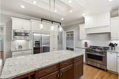 7 Davis Rd, Bedford, MA 01730 - Photo 3