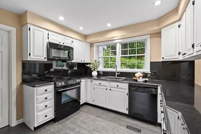 9 Hammersmith Dr, Saugus, MA 01906 - Photo 9