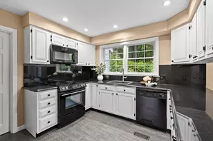 9 Hammersmith Dr, Saugus, MA 01906 - Photo 9