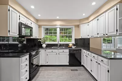 9 Hammersmith Dr, Saugus, MA 01906 - Photo 7