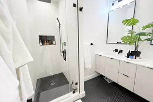 360 Meridian St, Boston, MA 02128 - Photo 15