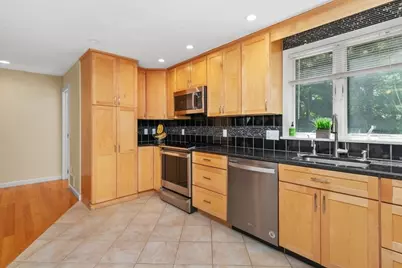 5 Perry Henderson Dr, Framingham, MA 01701 - Photo 3