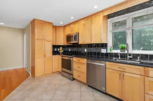 5 Perry Henderson Dr, Framingham, MA 01701 - Photo 3