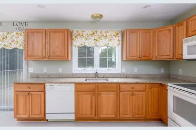 12 Autumn Woods Dr #12, Rutland, MA 01543 - Photo 3
