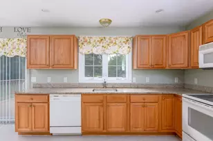 12 Autumn Woods Dr, Rutland, MA 01543 - Photo 3