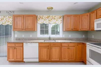12 Autumn Woods Dr #12, Rutland, MA 01543 - Photo 3