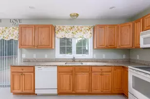 12 Autumn Woods Dr, Rutland, MA 01543 - Photo 3