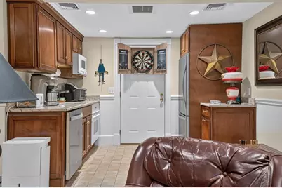319 Oakland St, Wellesley, MA 02481 - Photo 27