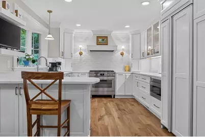 319 Oakland St, Wellesley, MA 02481 - Photo 13