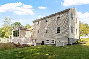 12 Crabapple Ln, Chelmsford, MA 01824 - Photo 3