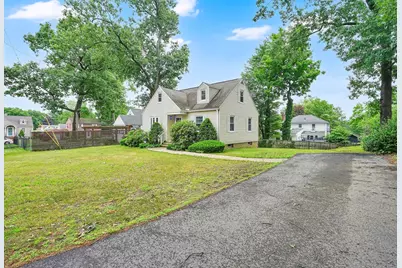 328 Hartwick, Springfield, MA 01108 - Photo 3