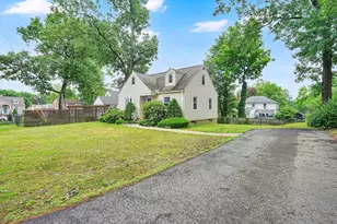 328 Hartwick St, Springfield, MA 01108 - Photo 3