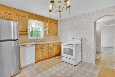 328 Hartwick, Springfield, MA 01108 - Photo 11