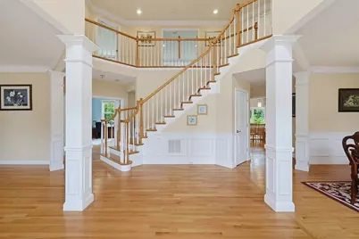 35 Howarth Dr, Upton, MA 01568 - Photo 3