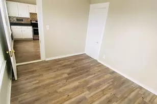 4 Holland Rd, Worcester, MA 01603 - Photo 9