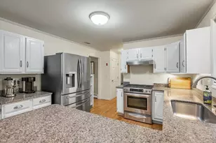 10 Willowdale Ct, Amesbury, MA 01913 - Photo 9