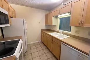22 Maple Crest Cir, Holyoke, MA 01040 - Photo 7