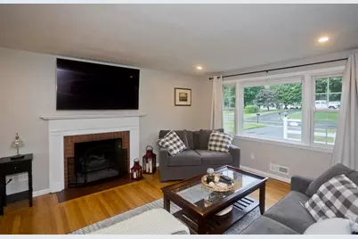 326 Dewey Street, West Springfield, MA 01089 - Photo 5