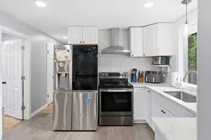 91 Bunker Hill Pkwy, West Boylston, MA 01583 - Photo 3