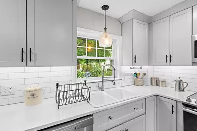 7 Intervale St, Woburn, MA 01801 - Photo 17