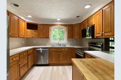 30 Beechmont St, Worcester, MA 01609 - Photo 5