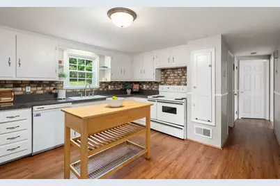 1 Korch Ave, Dudley, MA 01571 - Photo 11