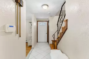 70 Crescent Ln, Malden, MA 02148 - Photo 5