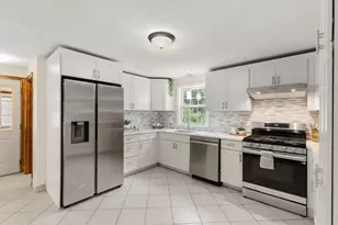 70 Crescent Ln, Malden, MA 02148 - Photo 9