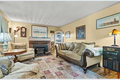 4 Laurel St, Woburn, MA 01801 - Photo 15