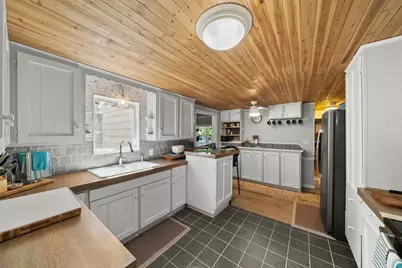 4 Laurel St, Woburn, MA 01801 - Photo 3