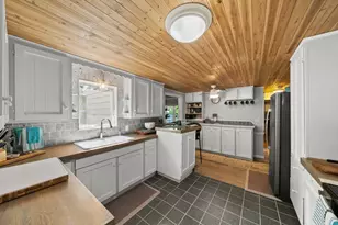 4 Laurel St, Woburn, MA 01801 - Photo 3