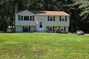 135 Red Fox Dr, Agawam, MA 01030 - Photo 1