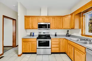 21 Arrowsic St, Worcester, MA 01604 - Photo 3