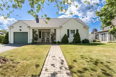 111 Mount Vernon Ave, Somerset, MA 02726 - Photo 1