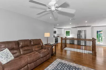 23 Mountainview St, Chicopee, MA 01020 - Photo 11